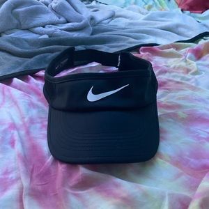 Nike feather light dry fit visor